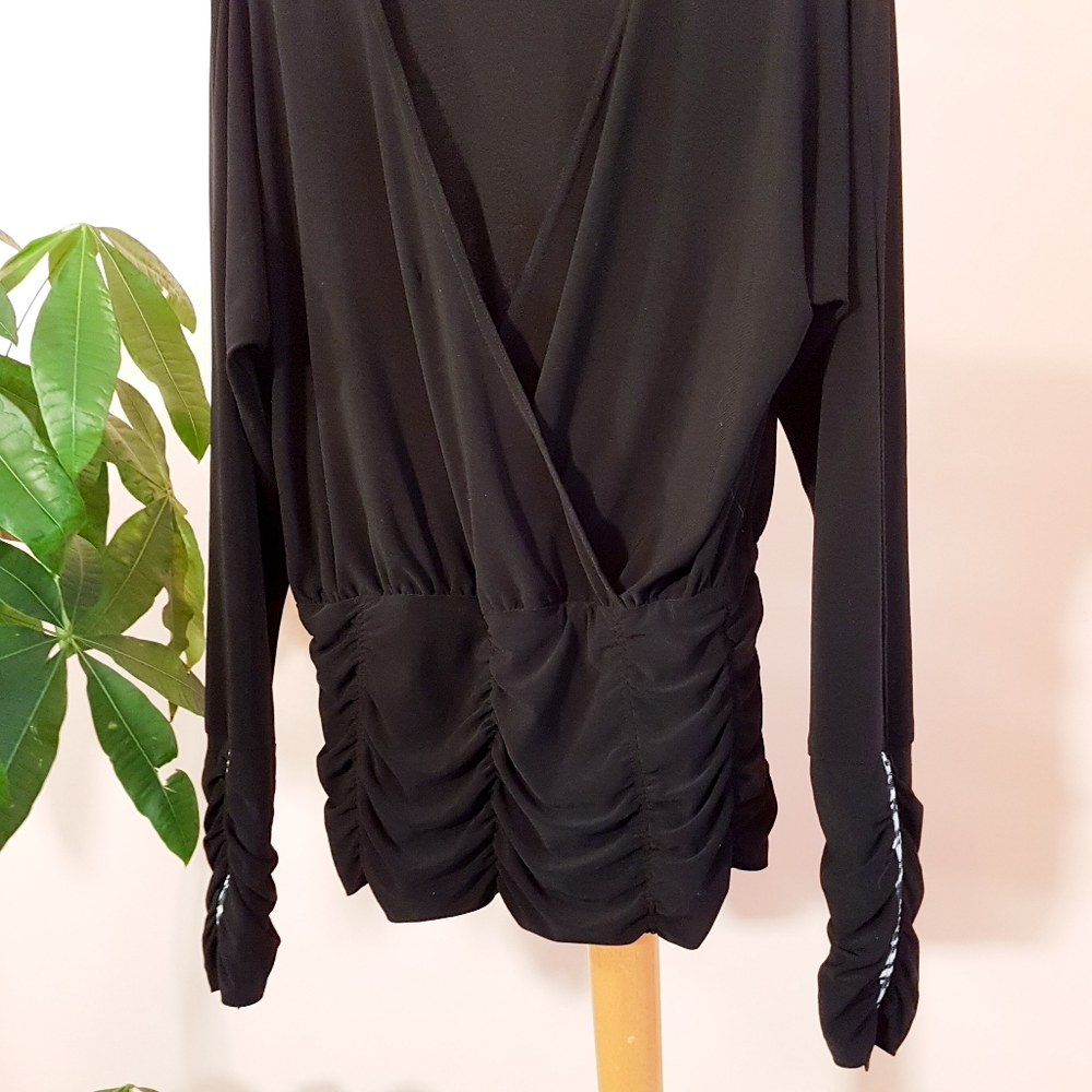 Black crossover top with gathered detail - unique - Picture 5 of 5